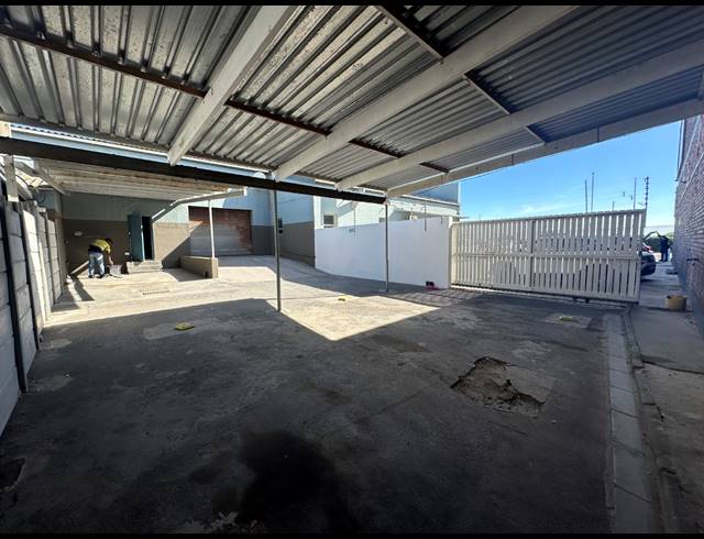 571M² WORKSHOP TO LET IN PAARDEN EILAND